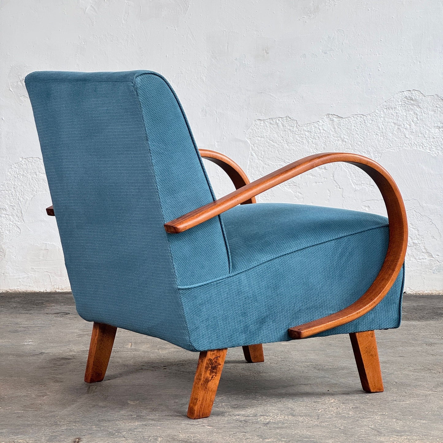 Pair of Halabala H-410 Lounge Chairs, Fully Restored, 1930s