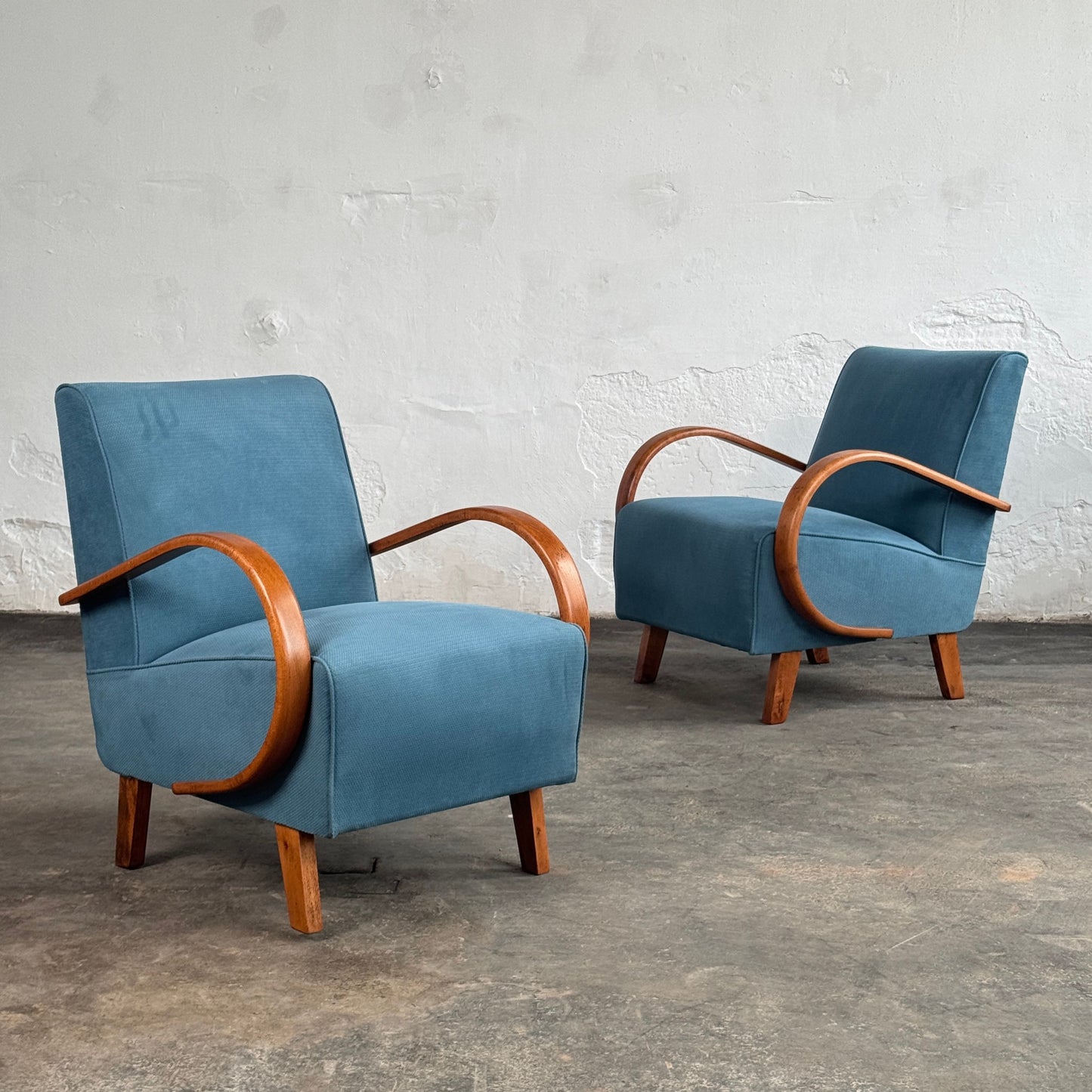 Pair of Halabala H-410 Lounge Chairs, Fully Restored, 1930s