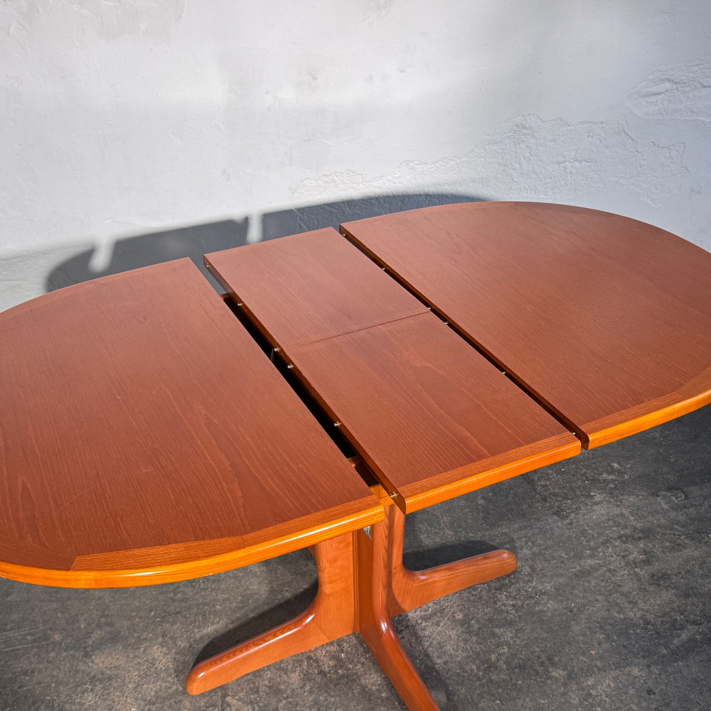 British Oval Extendable Teak Dining Table, 1960s