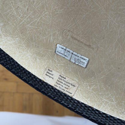 Vintage Herman Miller DSX Fiberglass Chair by Ray & Charles Eames, 1971 — Mid-Century Modern Icon, Black Upholstery