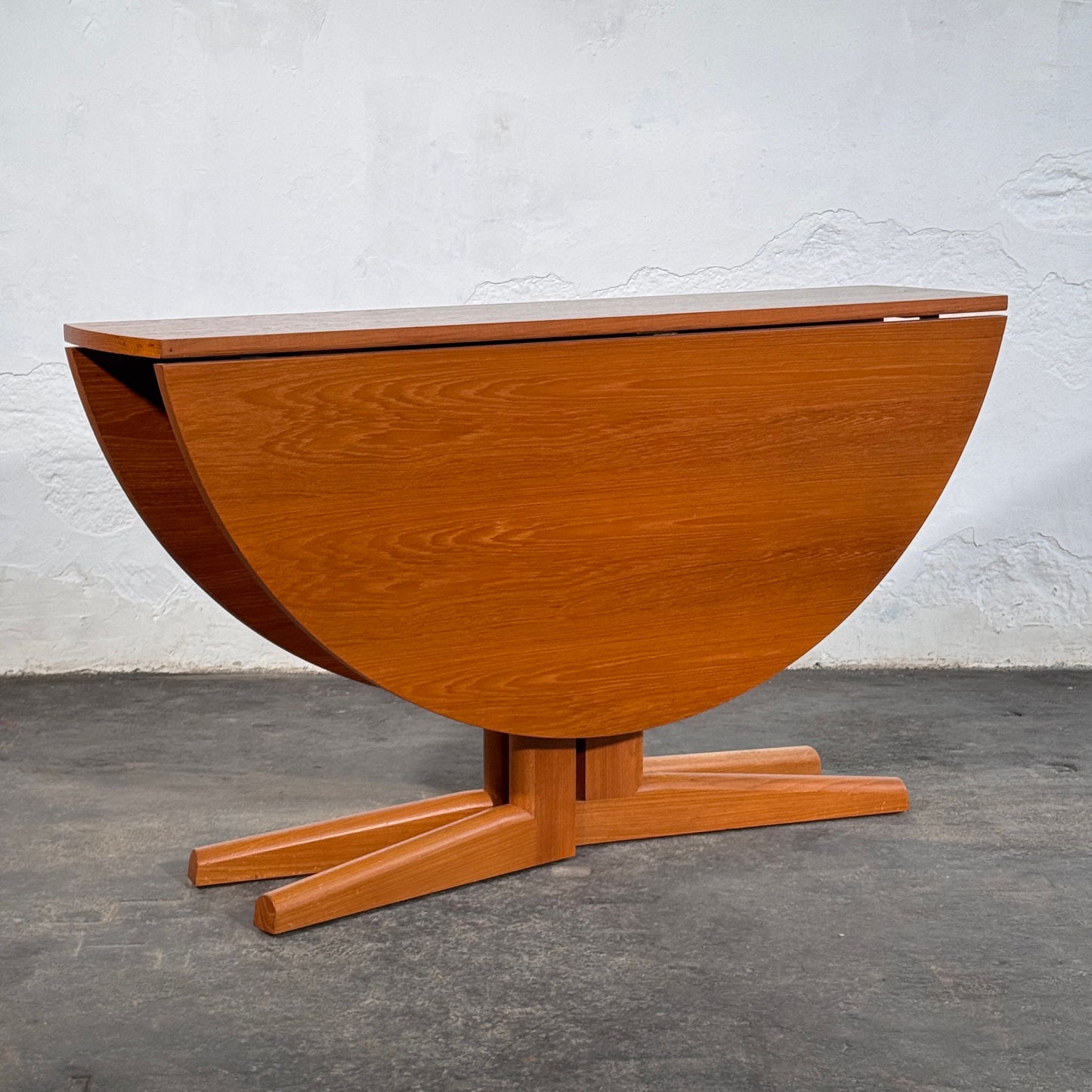 Drop Leaf Round Dining Table, 1960s
