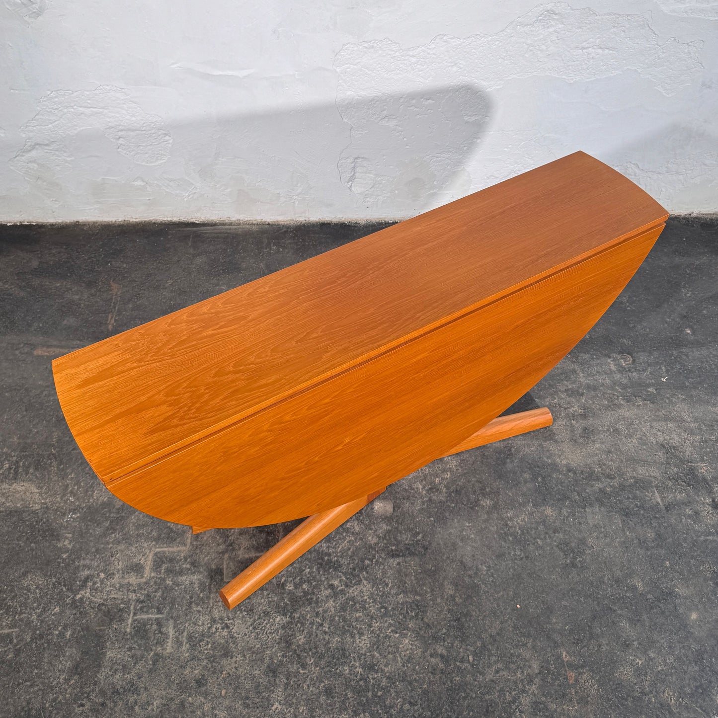 Drop Leaf Round Dining Table, 1960s