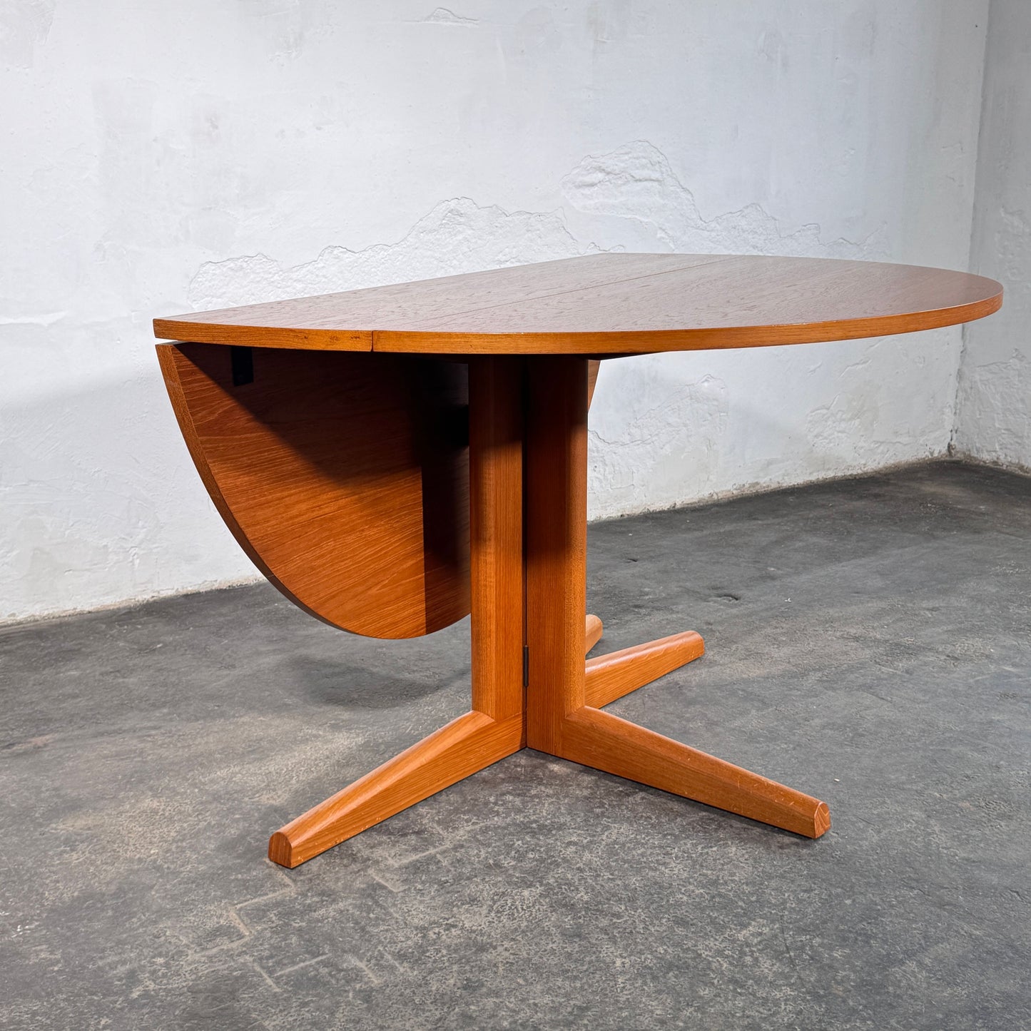 Drop Leaf Round Dining Table, 1960s