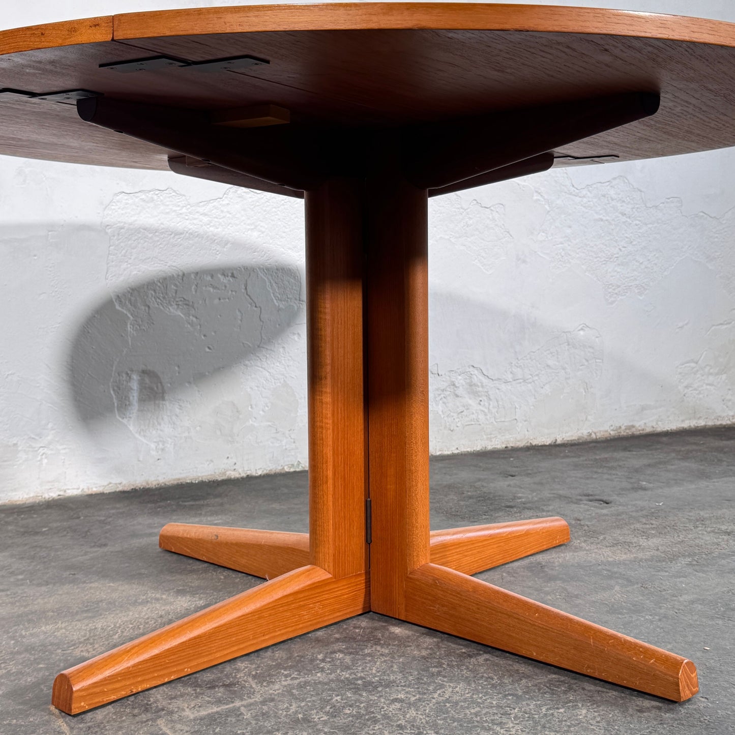 Drop Leaf Round Dining Table, 1960s
