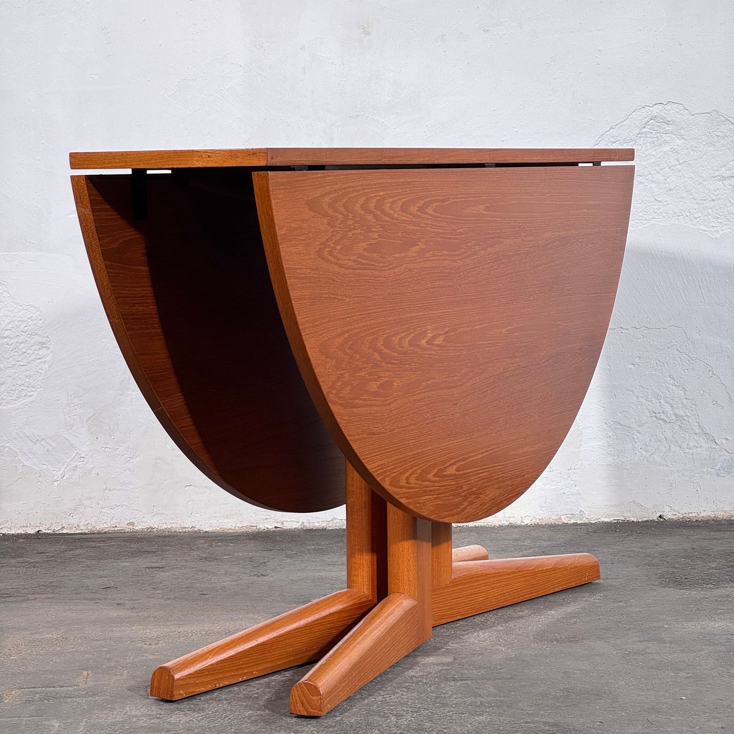 Drop Leaf Round Dining Table, 1960s