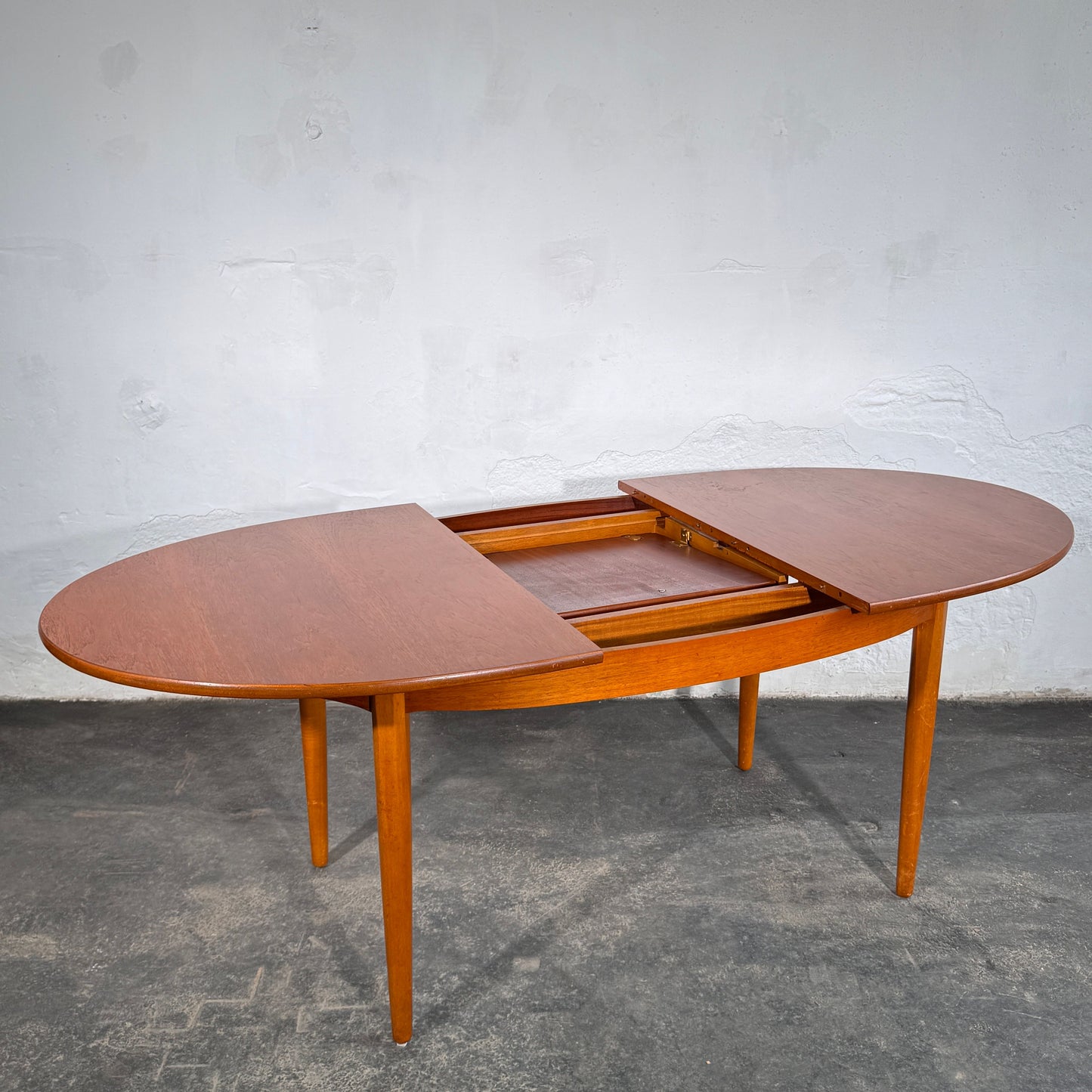 British Oval Extendable Teak Dining Table, 1960s