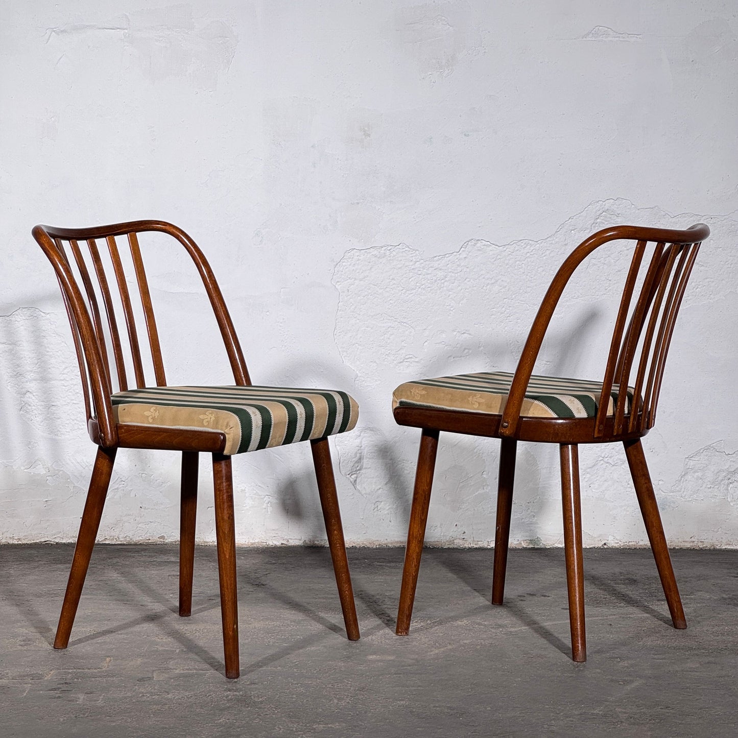 Jitona Dining Set – Table and 4 Chairs, 1960s
