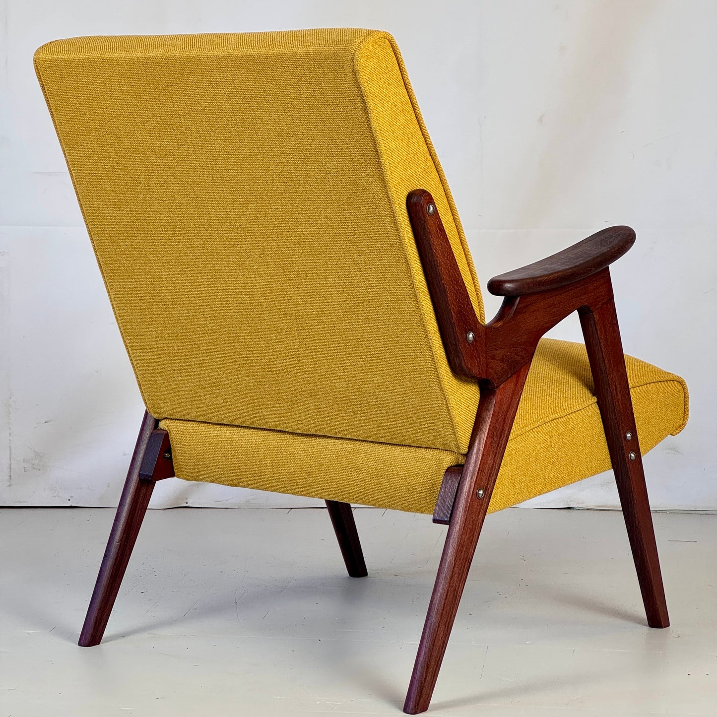 Pair of Fully Refurbished Yugoslav Armchairs, 1960s — Mid-Century Modern Lounge Chairs