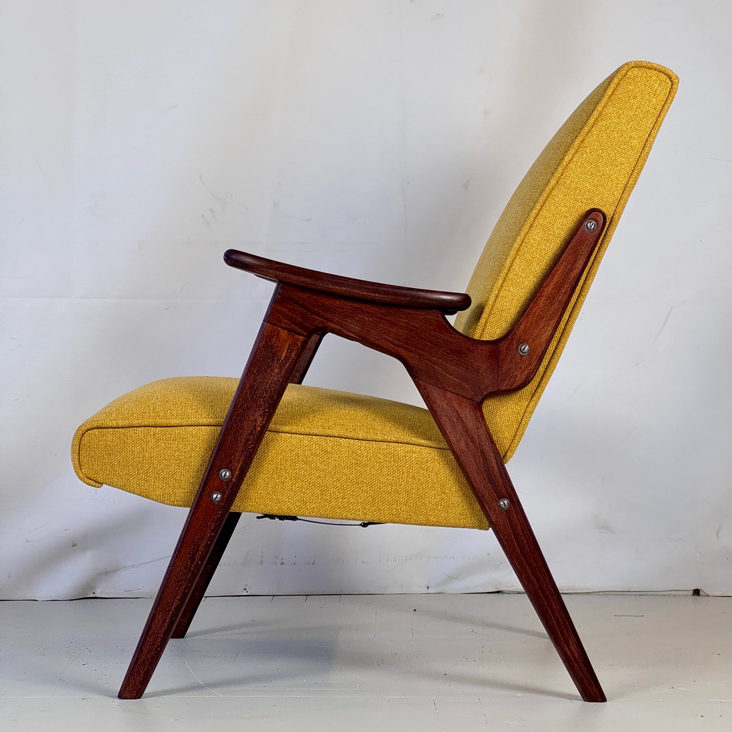Pair of Fully Refurbished Yugoslav Armchairs, 1960s — Mid-Century Modern Lounge Chairs