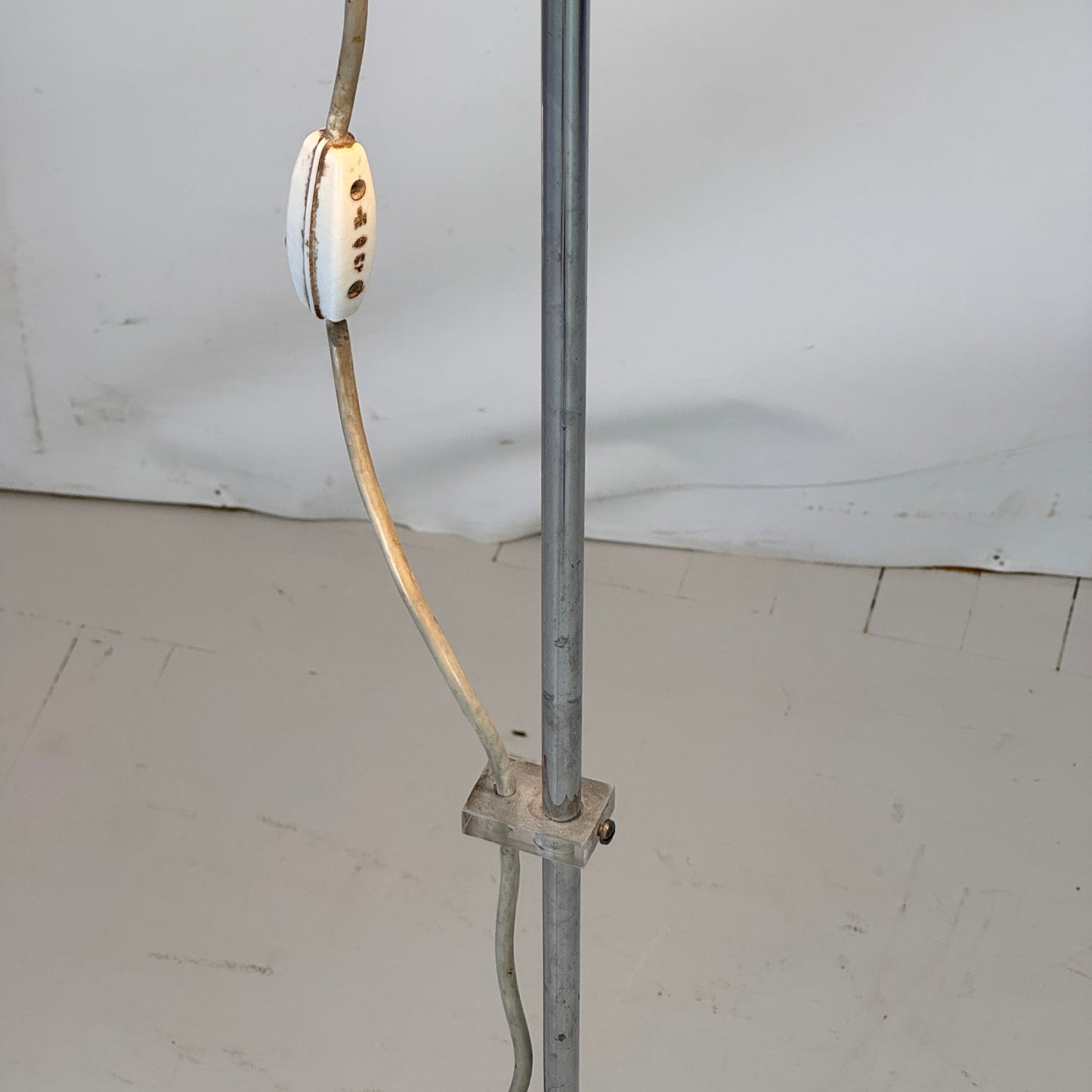 Harvey Guzzini "Lucerna" Floor Lamp, Orange, 1960s – Italian Design