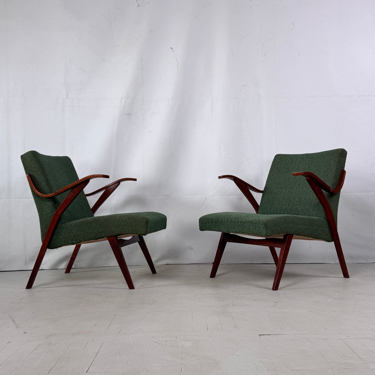 Set of 2 Mid-Century Tatra Nabytok Armchairs, 1960s (Green)