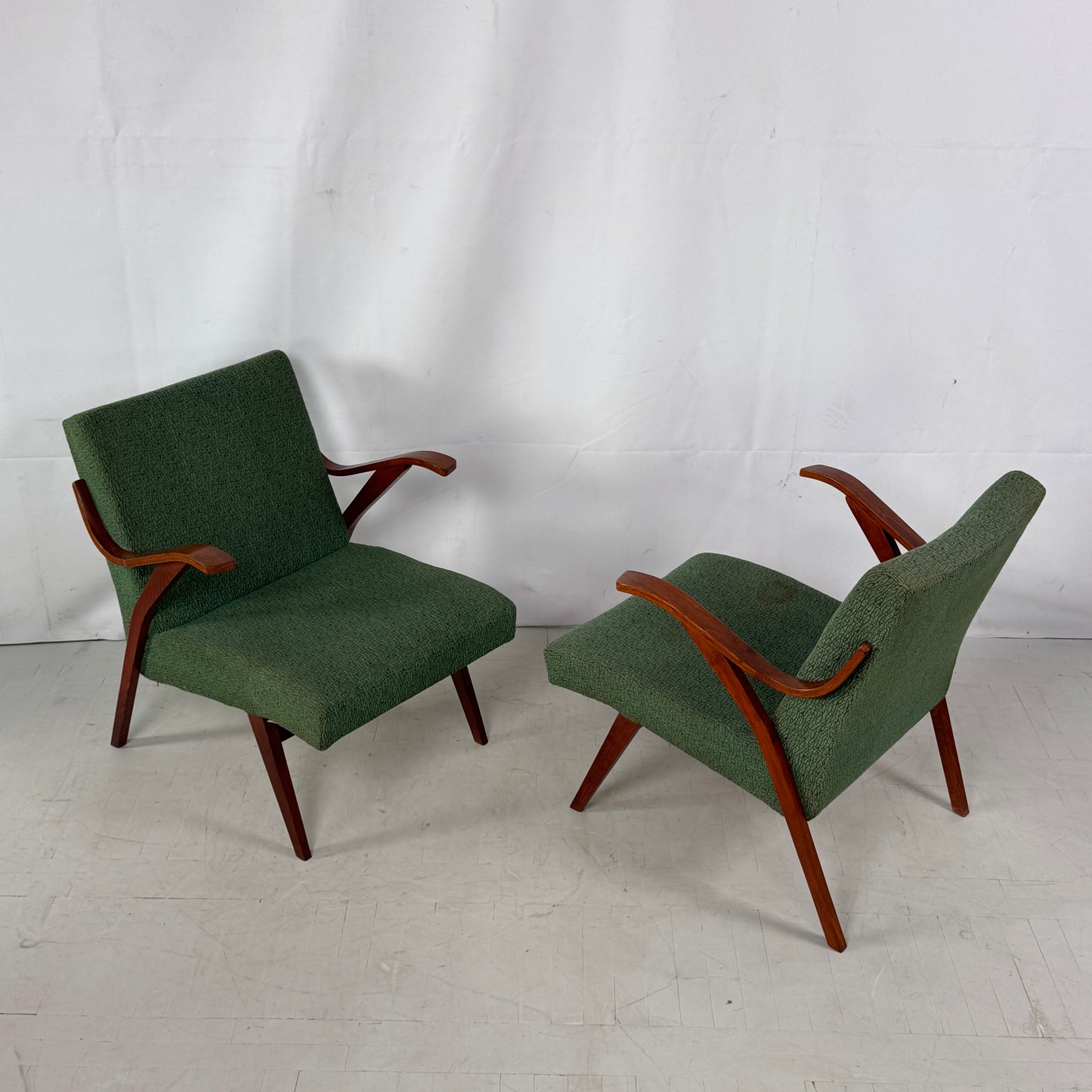 Set of 2 Mid-Century Tatra Nabytok Armchairs, 1960s (Green)