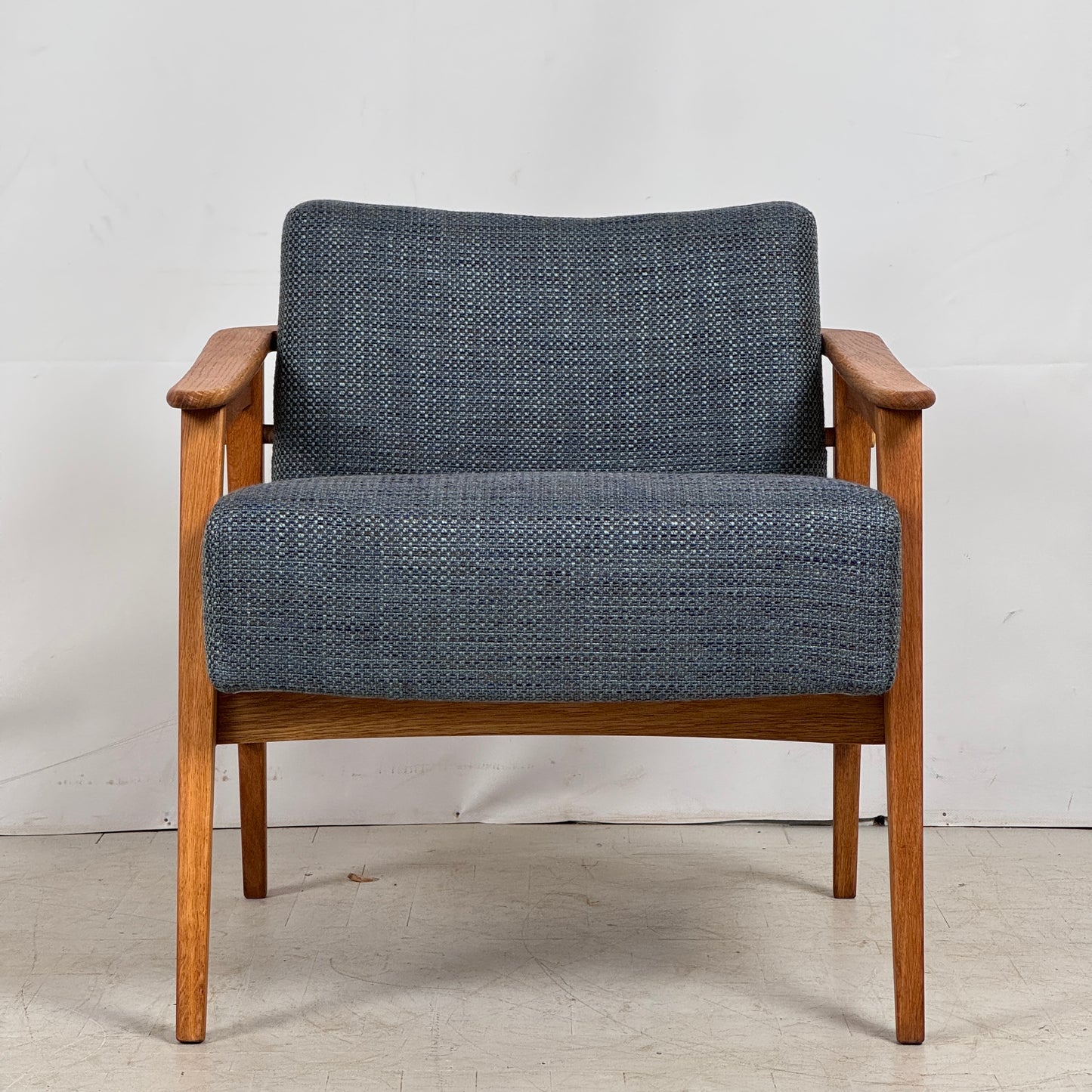 Pair of Fully Refurbished MCM Armchairs, 1960s – Mid-Century Modern