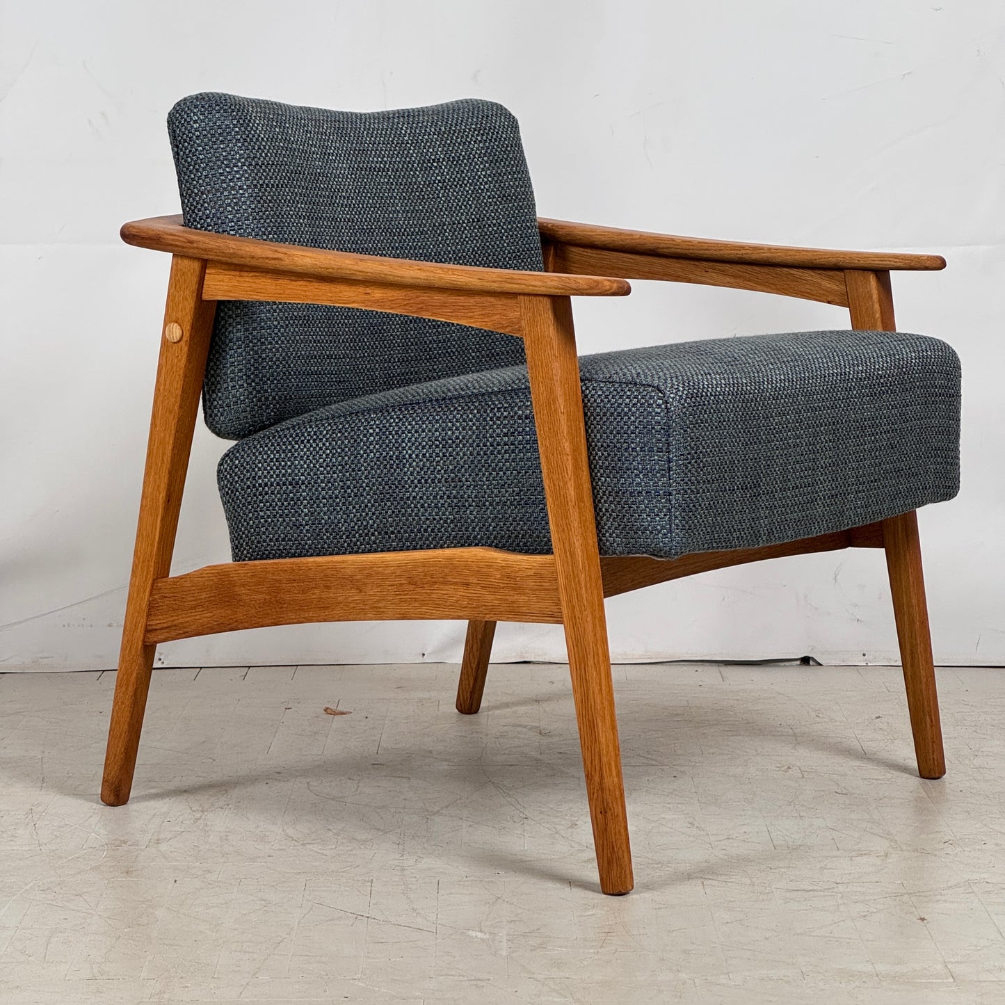 Pair of Fully Refurbished MCM Armchairs, 1960s – Mid-Century Modern
