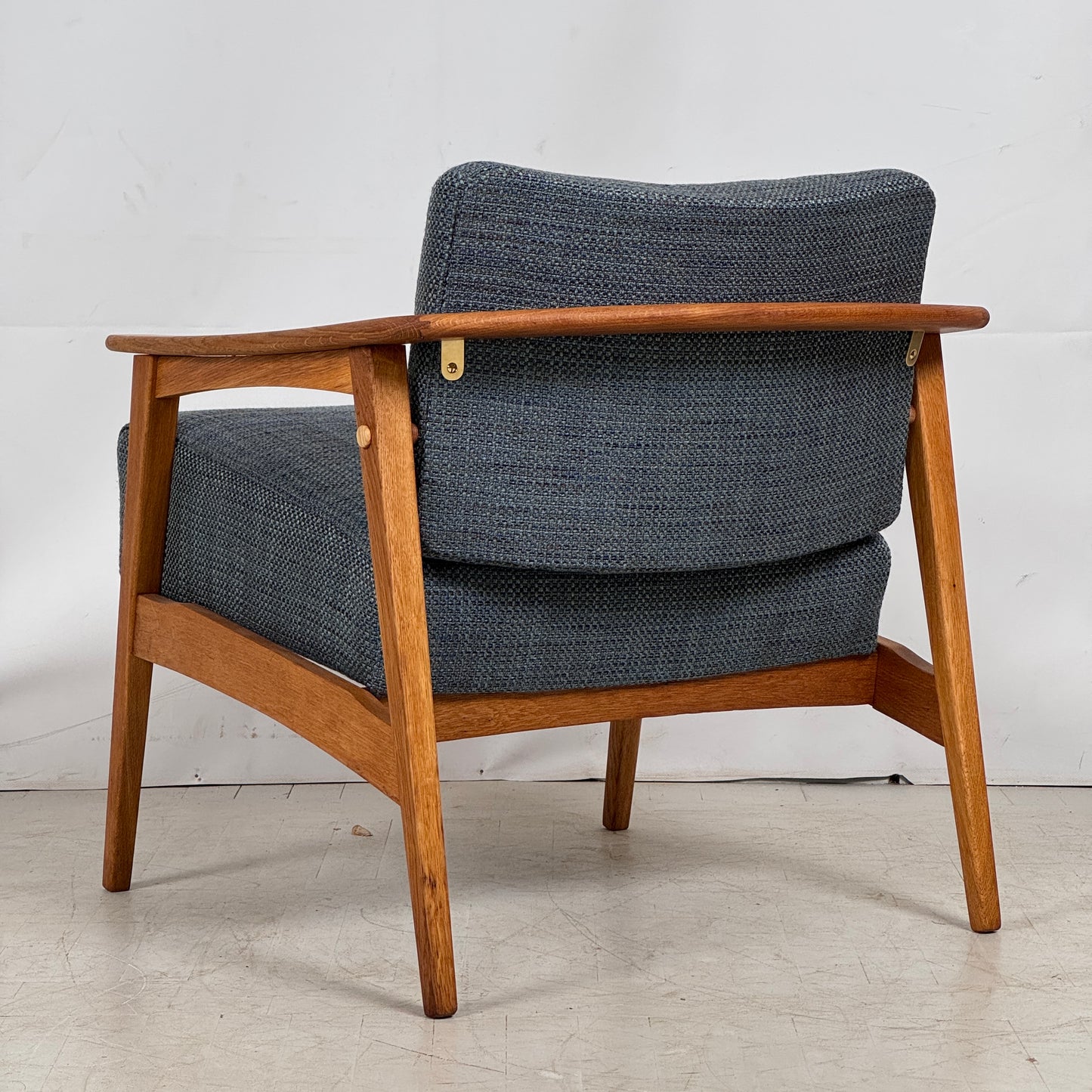Pair of Fully Refurbished MCM Armchairs, 1960s – Mid-Century Modern