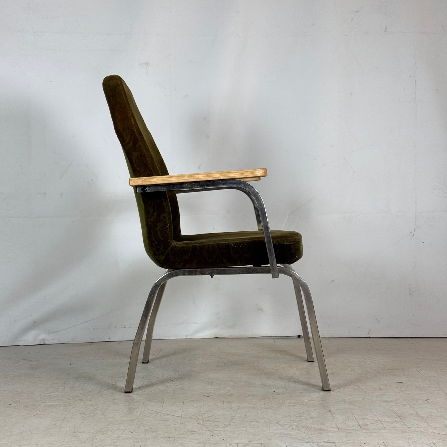 Brutalista Green Oak Armchair, 1960s