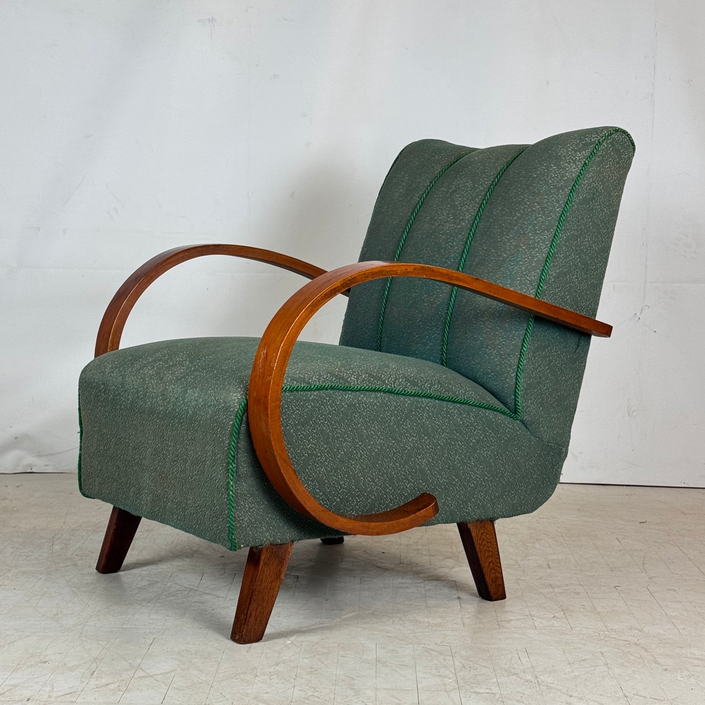 Pair of Jindřich Halabala H-410 Armchairs, 1930s – Original Condition