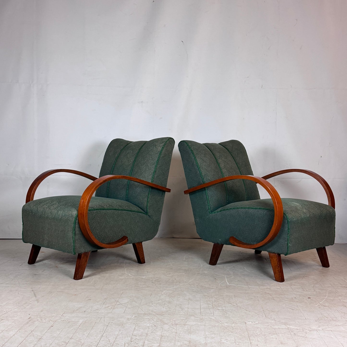 Pair of Jindřich Halabala H-410 Armchairs, 1930s – Original Condition