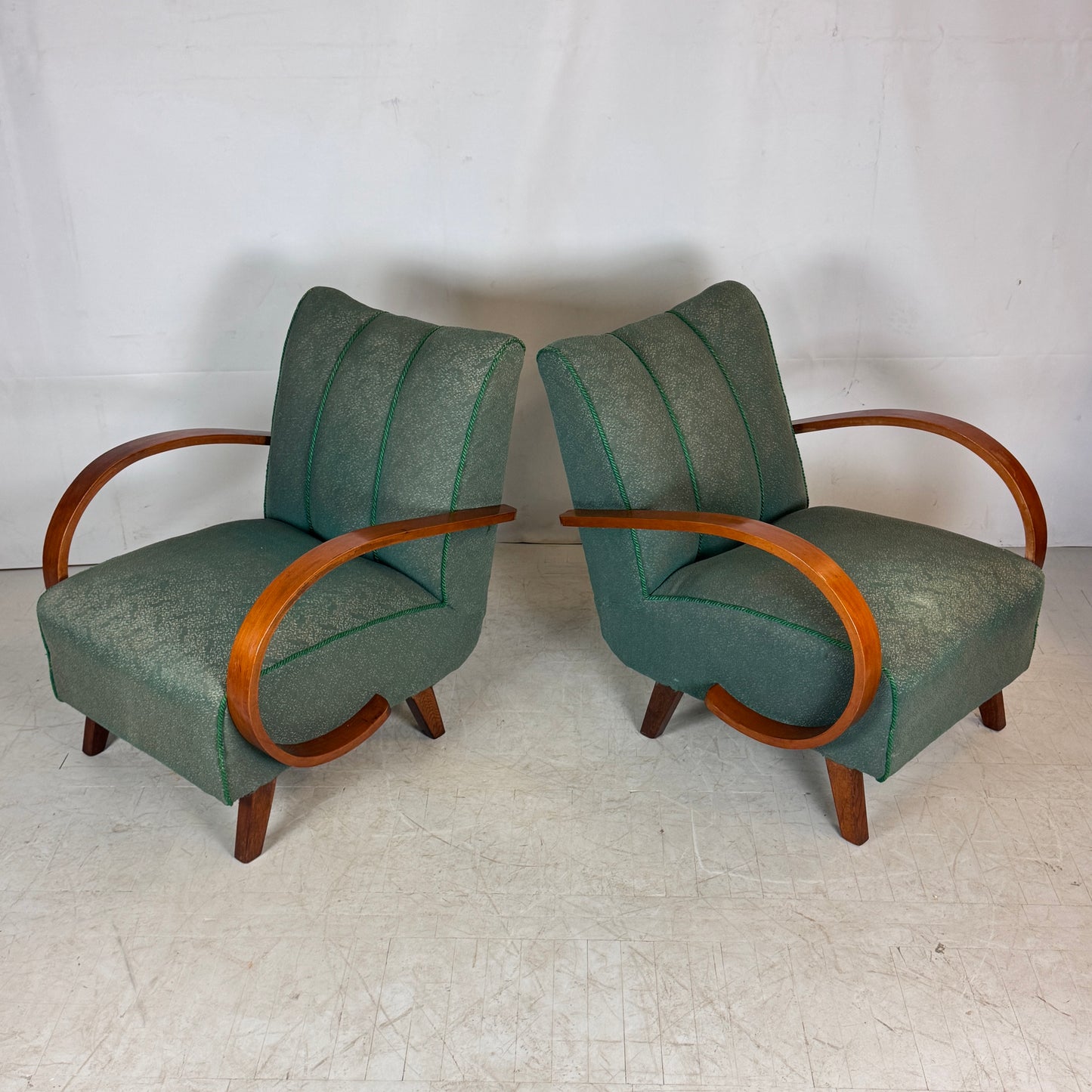 Pair of Jindřich Halabala H-410 Armchairs, 1930s – Original Condition