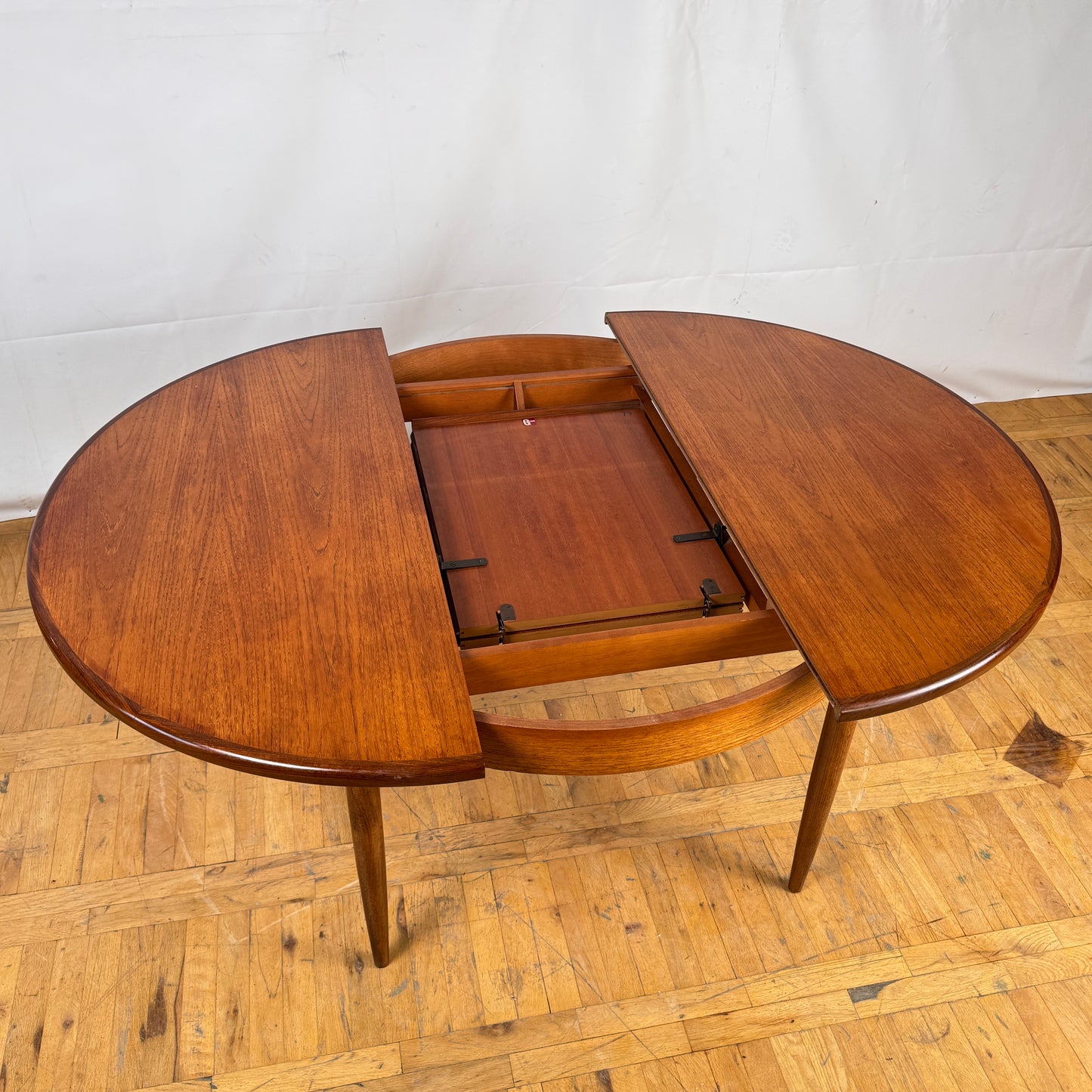 GPlan teak extendable round dining table 1960s